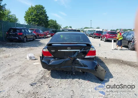 2006 Toyota Camry Xle V6 z USA, uszkodzony, nr VIN 4T1BF30K96U114182